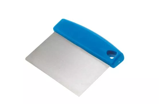 Coupe Pâte Inox 7,5 x 15 cm Manche Plastique (AC-TPM)